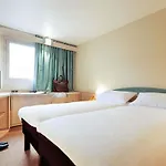 Ibis Centre Hotel 2*