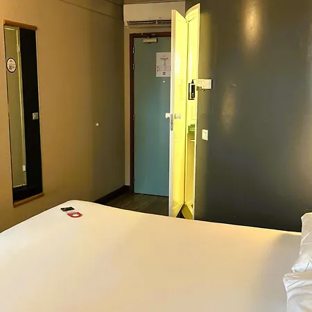 Ibis Centre Hotel 2*