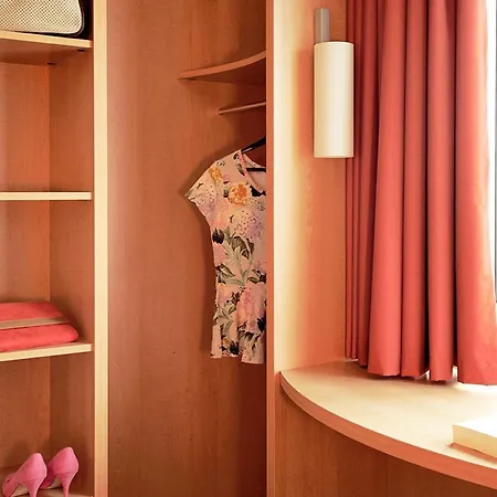 Ibis Centre Hotel 2*
