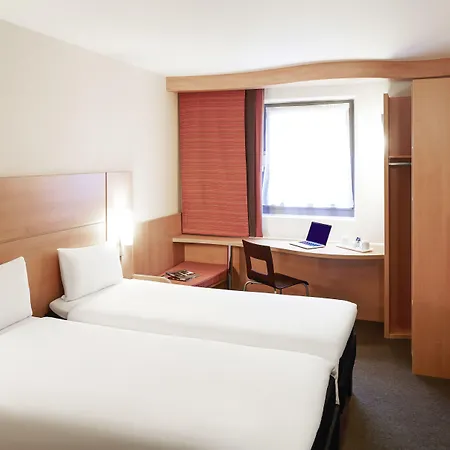 Ibis Centre Hotel 2*