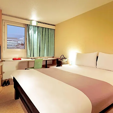 Ibis Centre Hotel 2*