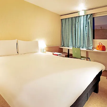 Ibis Centre 2* קרליסל