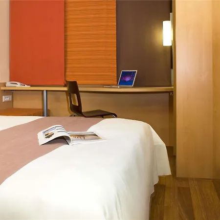 Hotel Ibis Centre 2*