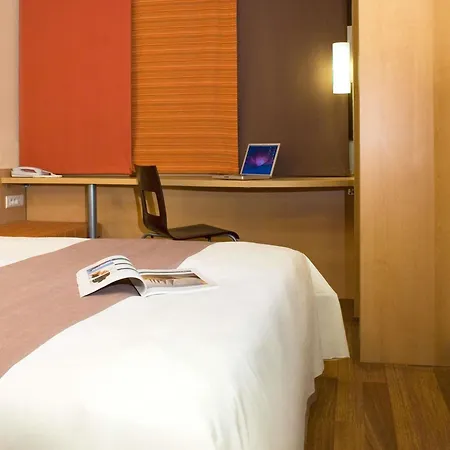 Hotel Ibis Centre 2*