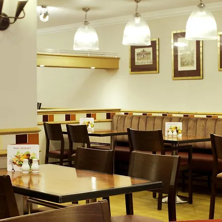 Ibis Carlisle Centre 2*