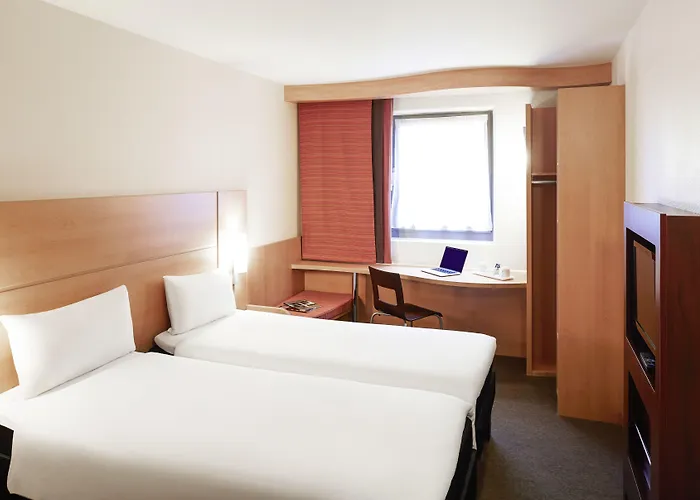 Ibis Centre Hotel 2*