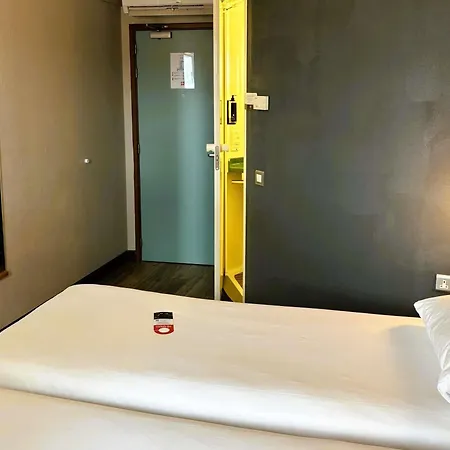 Ibis Centre קרליסל