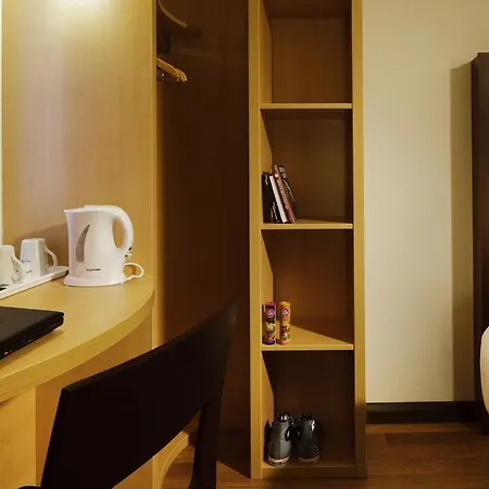 Ibis Centre קרליסל