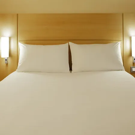 מלון Ibis Centre קרליסל