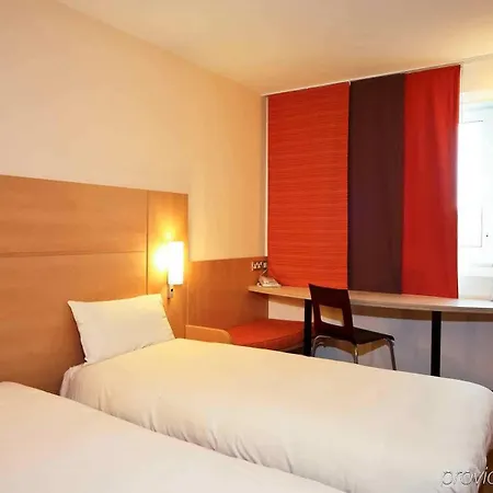 Ibis Centre 2* קרליסל