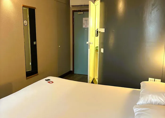 Ibis Centre Hotel 2*