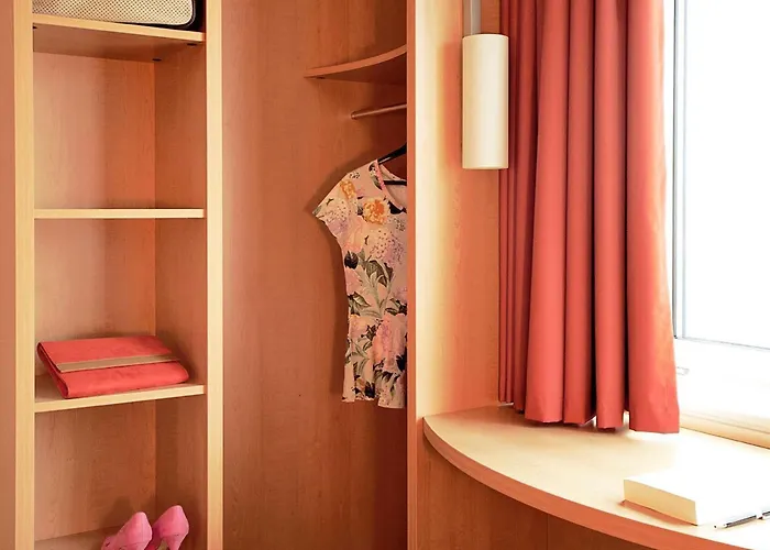 Ibis Centre Hotel 2*