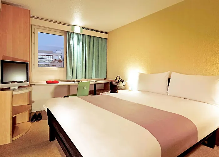 Ibis Centre Hotel 2*